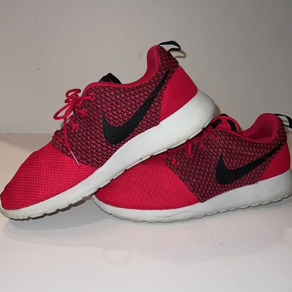 Unisex Men’s Nike Roshe Run Fuschia/Black Sneakers US 10.5 - Picture 6 of 7